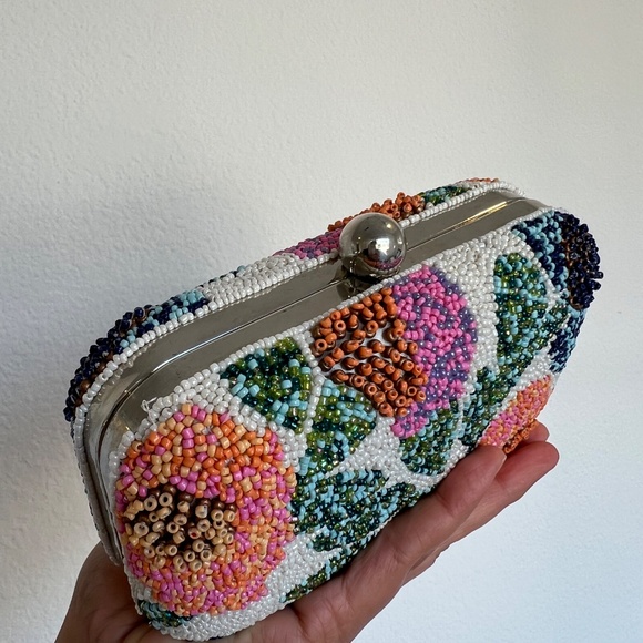 Multi-beaded clutch - Picture 7 of 16